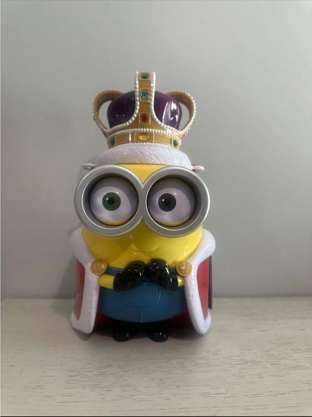 Universal Studios Minions King Bob Popcorn bucket ⭐️NEW⭐️